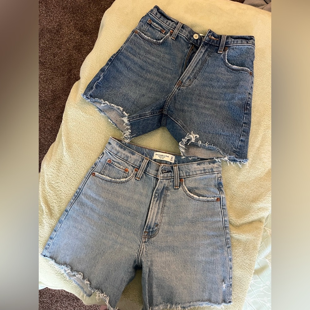 Abercrombie High Rise 4 inch mom shorts!